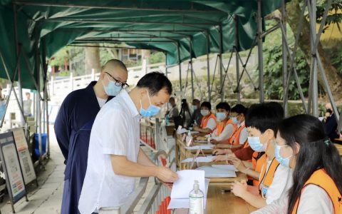 浙江省佛协一行检查宁波天童寺、慈云庵传戒报到及疫情防控工作