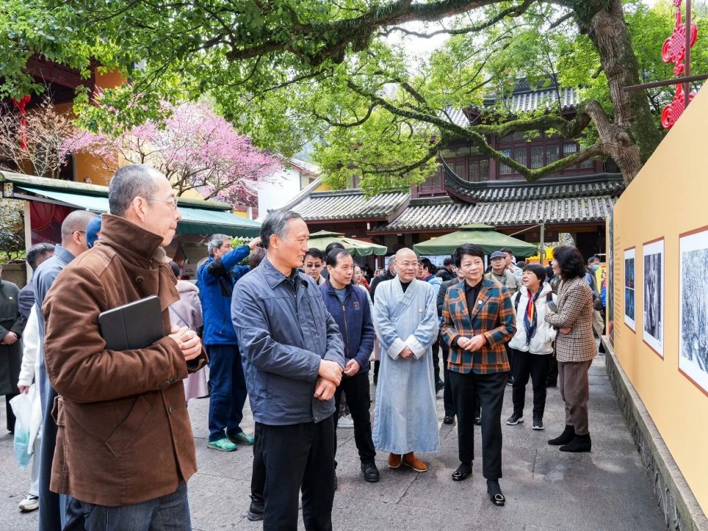 “祝福亚运” 第二届 “东南佛国杯” 佛教文化摄影大展在杭州灵隐寺开幕