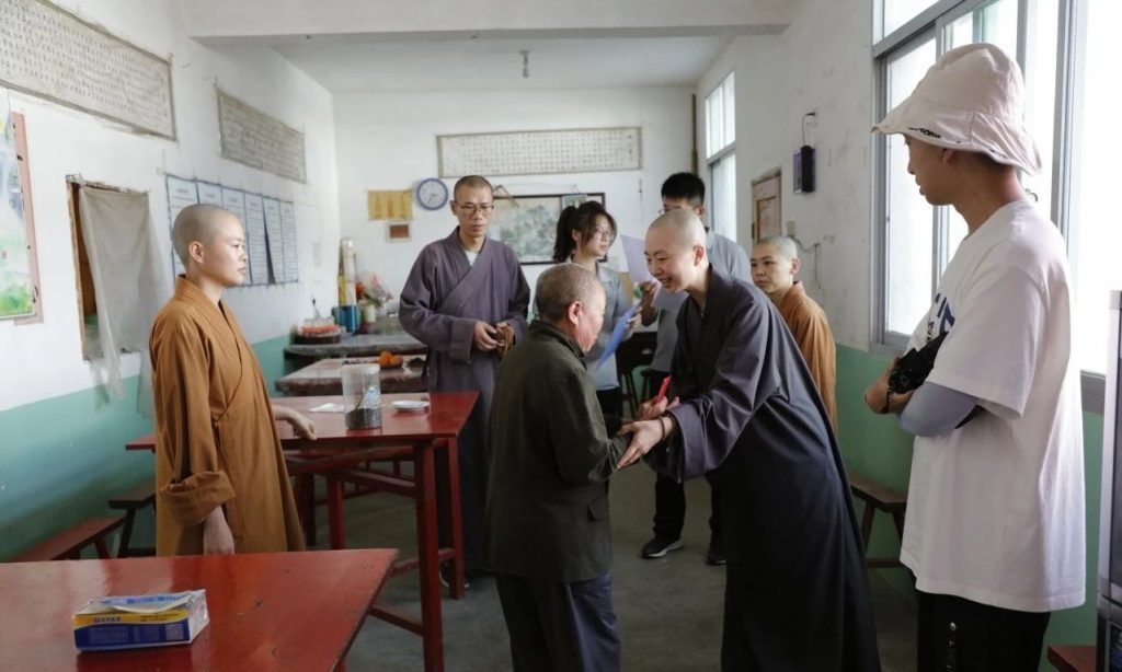 厦门南普陀寺慈善会赴宁德县区困难寺院走访慰问