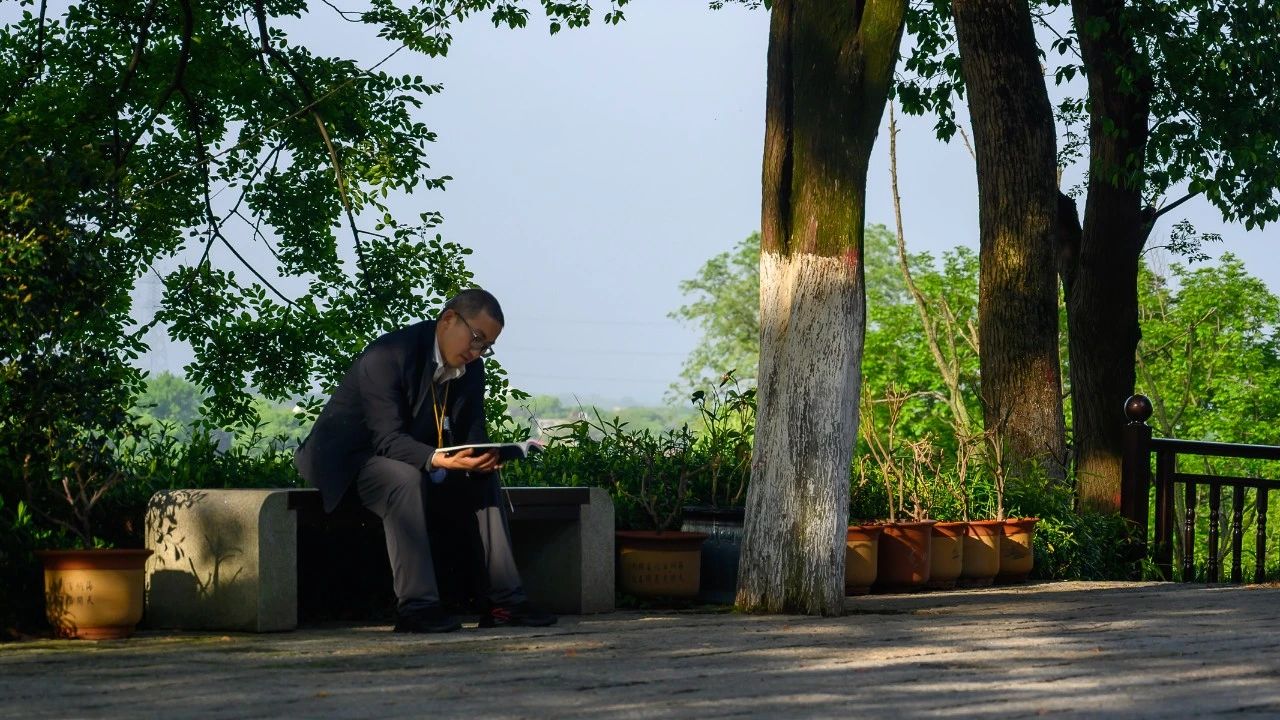 世界读书日｜ 我在寺院读经书