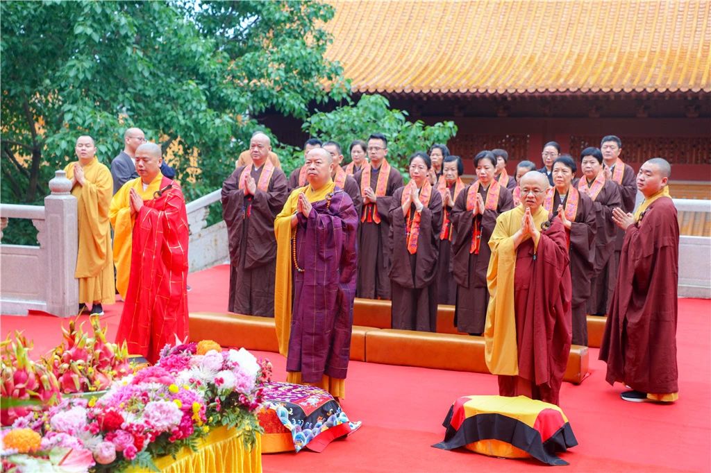 弘法寺举行恭送本焕长老舍利赴兴宁神光寺永久供奉法会