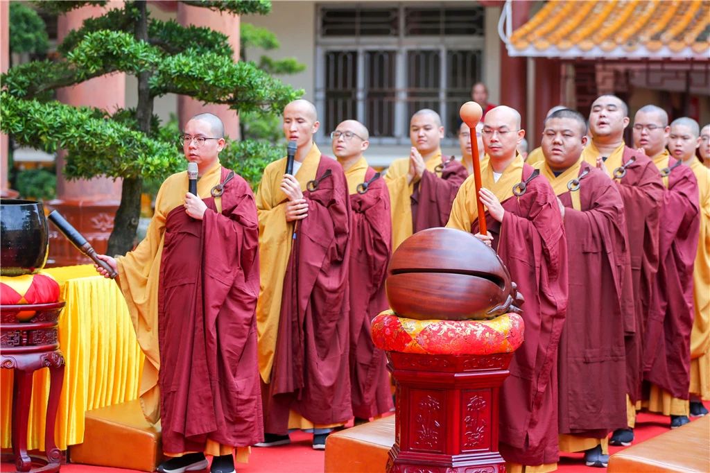 弘法寺举行恭送本焕长老舍利赴兴宁神光寺永久供奉法会