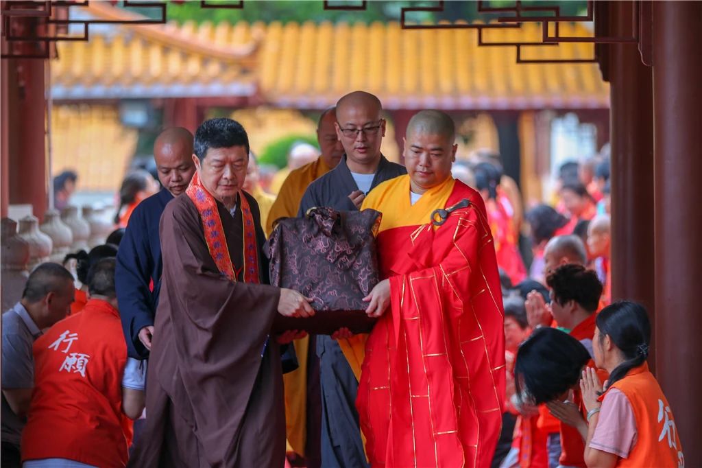 弘法寺举行恭送本焕长老舍利赴兴宁神光寺永久供奉法会