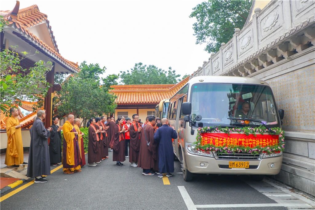 弘法寺举行恭送本焕长老舍利赴兴宁神光寺永久供奉法会