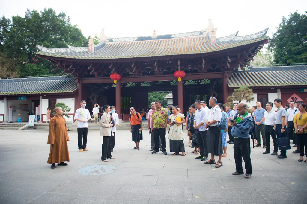 基里巴斯宗教代表团到访广州光孝寺