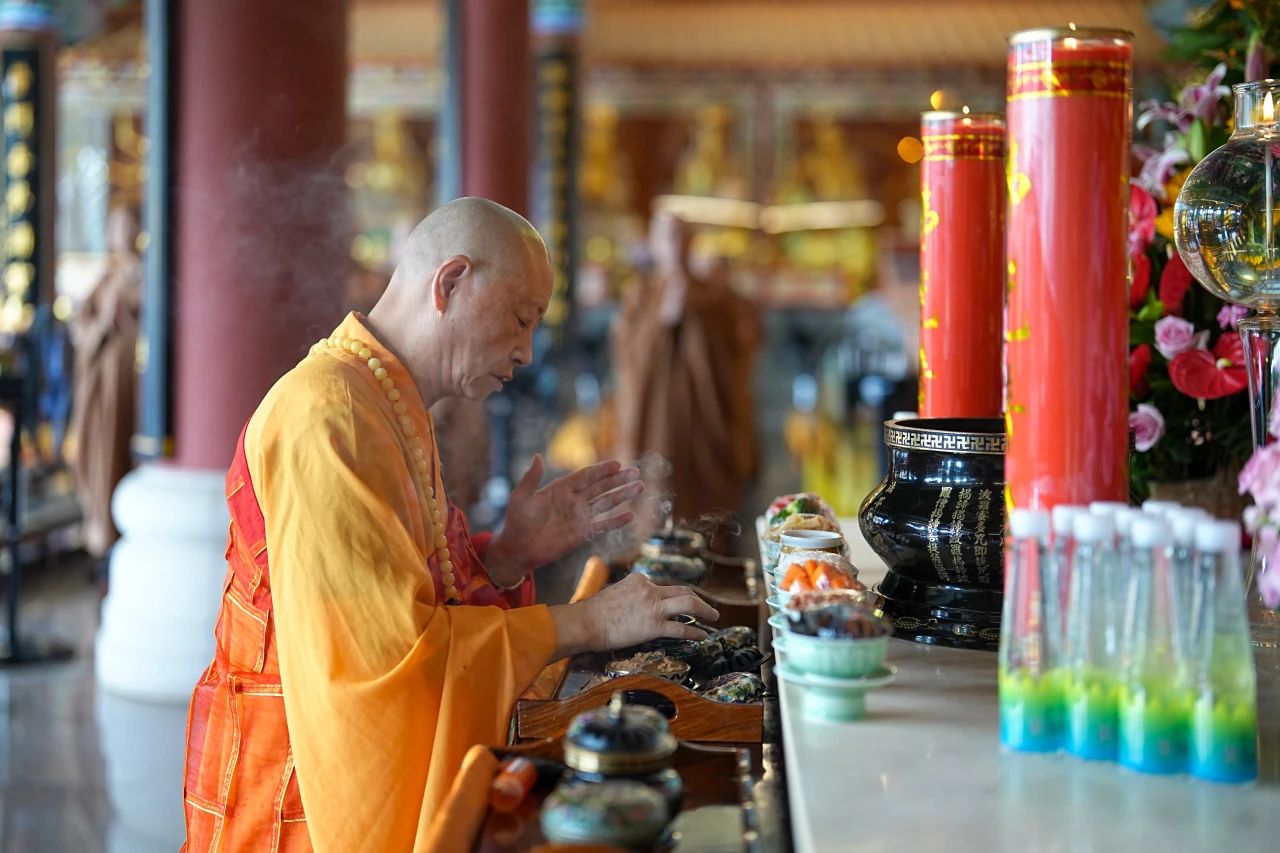 普陀寺大悲七共修法会熏坛洒净正式起七