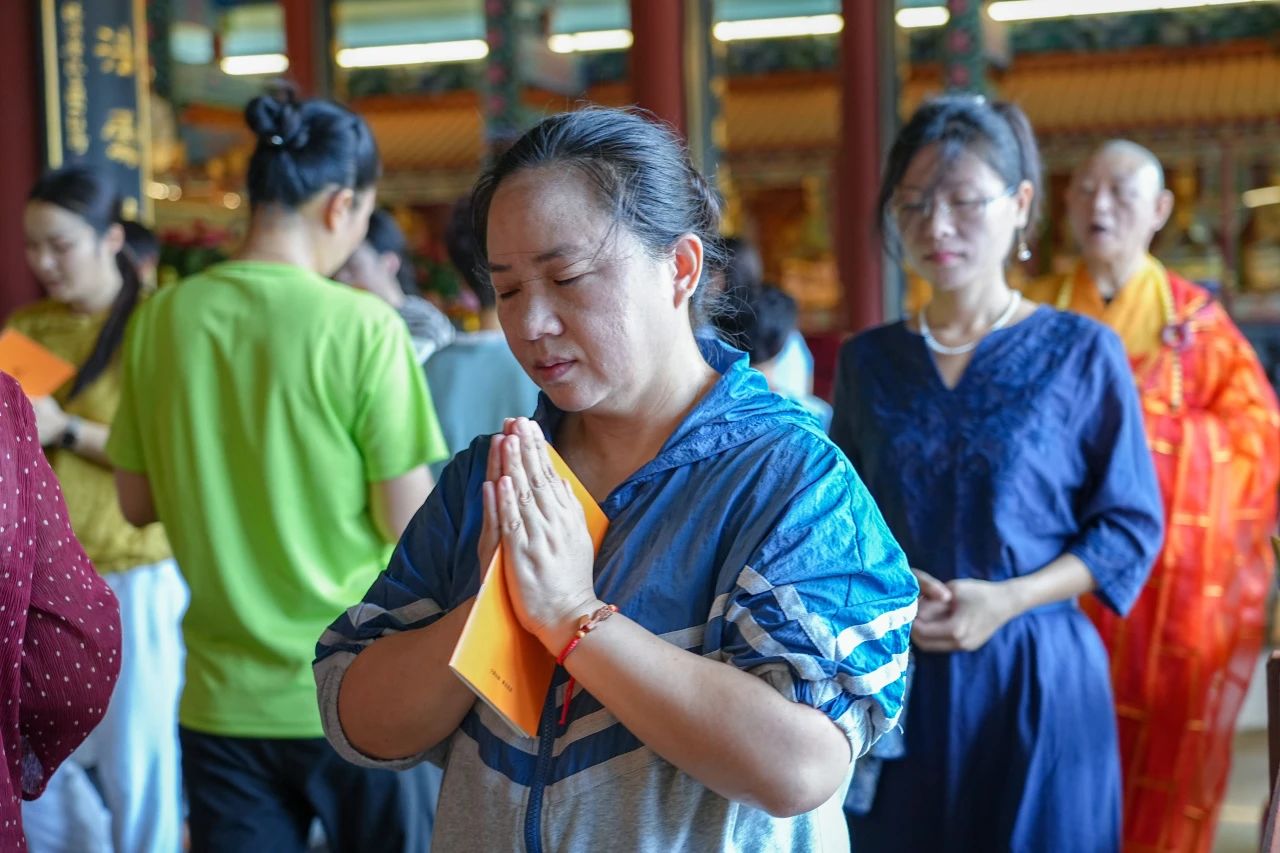 普陀寺大悲七共修法会熏坛洒净正式起七