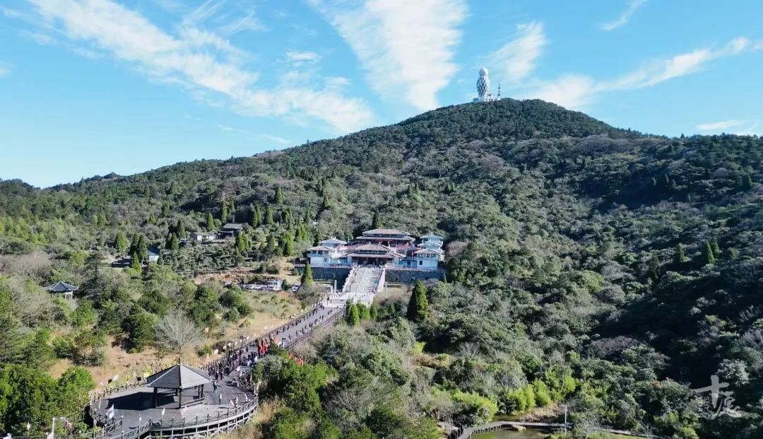 太殊胜了 | 两岸高僧登顶泰宁弥勒山，为世界和平祈福