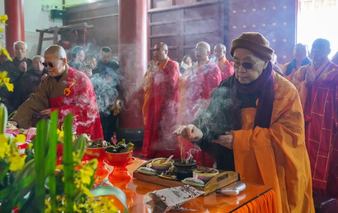 太殊胜了 | 两岸高僧登顶泰宁弥勒山，为世界和平祈福