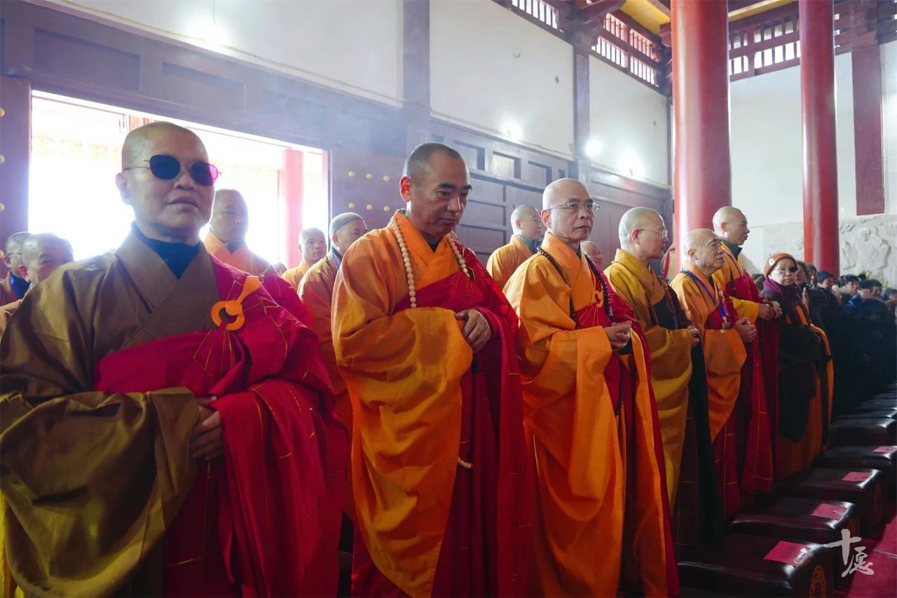 太殊胜了 | 两岸高僧登顶泰宁弥勒山，为世界和平祈福