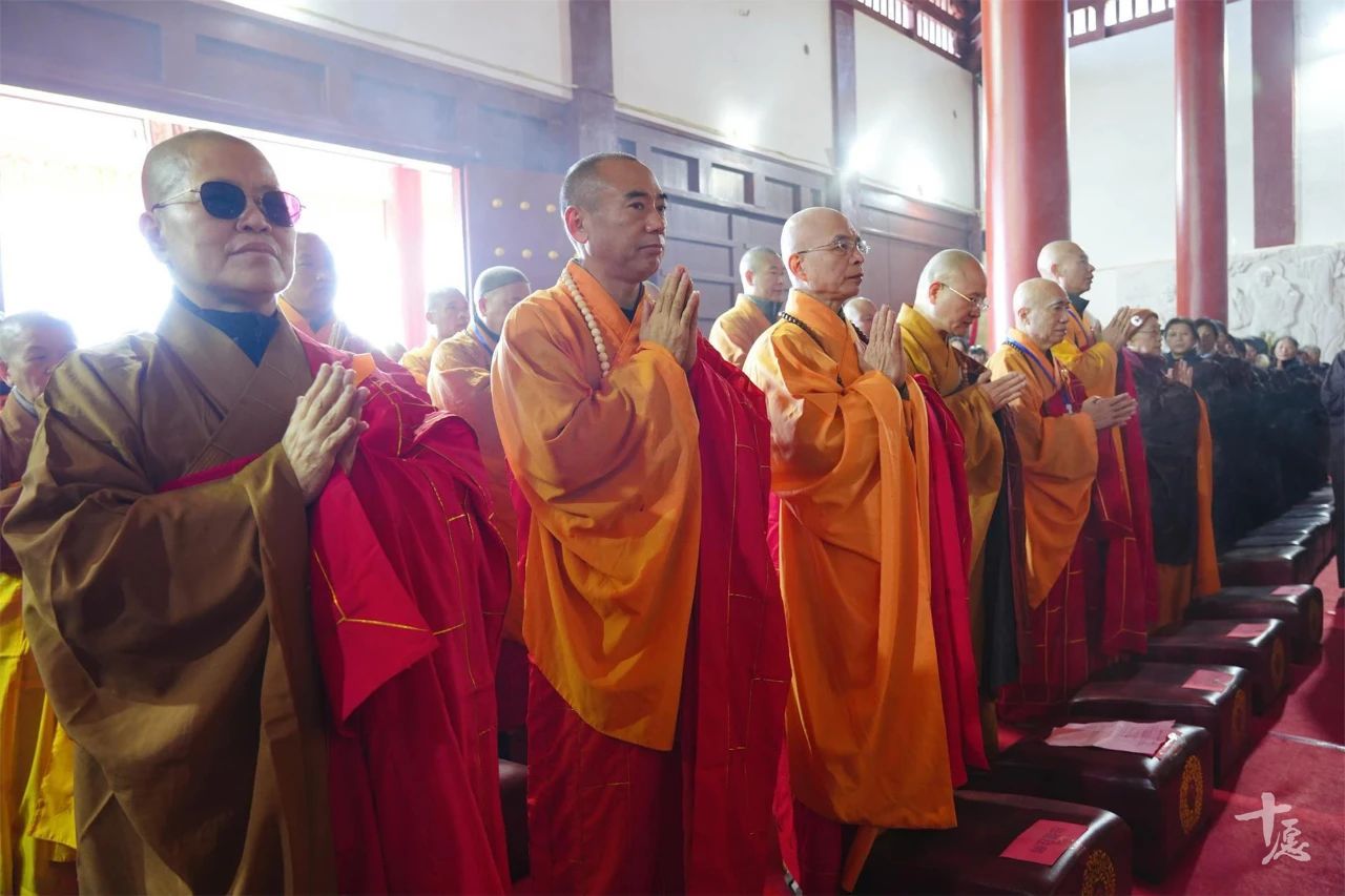 太殊胜了 | 两岸高僧登顶泰宁弥勒山，为世界和平祈福