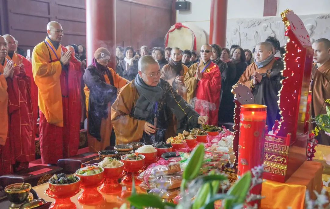 太殊胜了 | 两岸高僧登顶泰宁弥勒山，为世界和平祈福