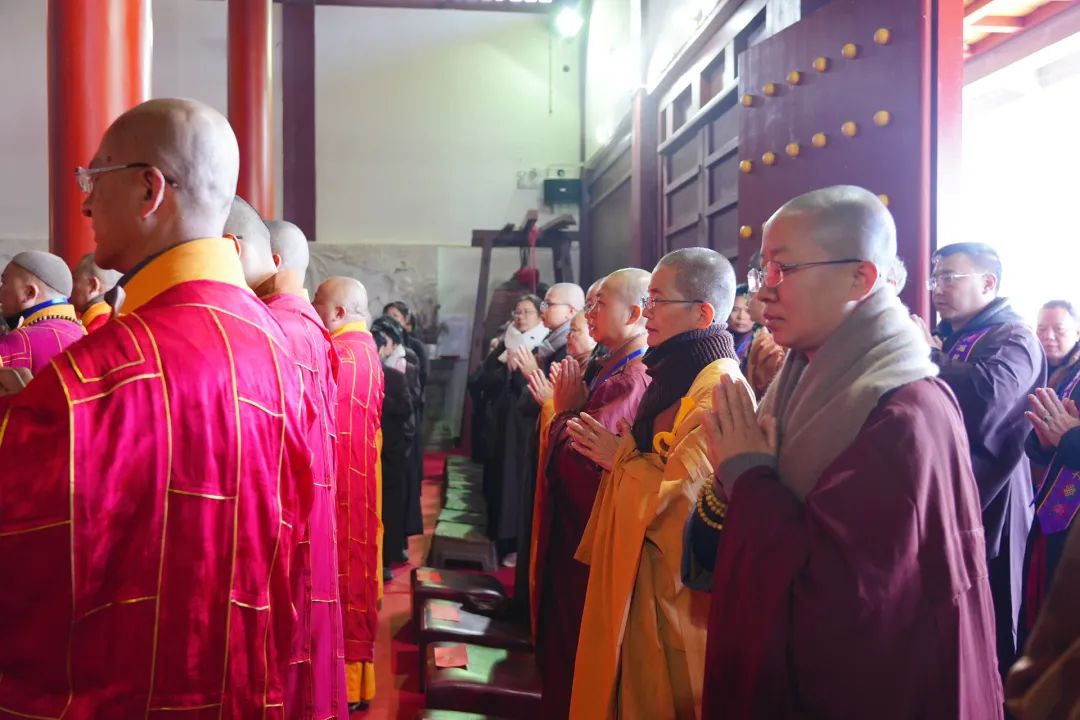 太殊胜了 | 两岸高僧登顶泰宁弥勒山，为世界和平祈福